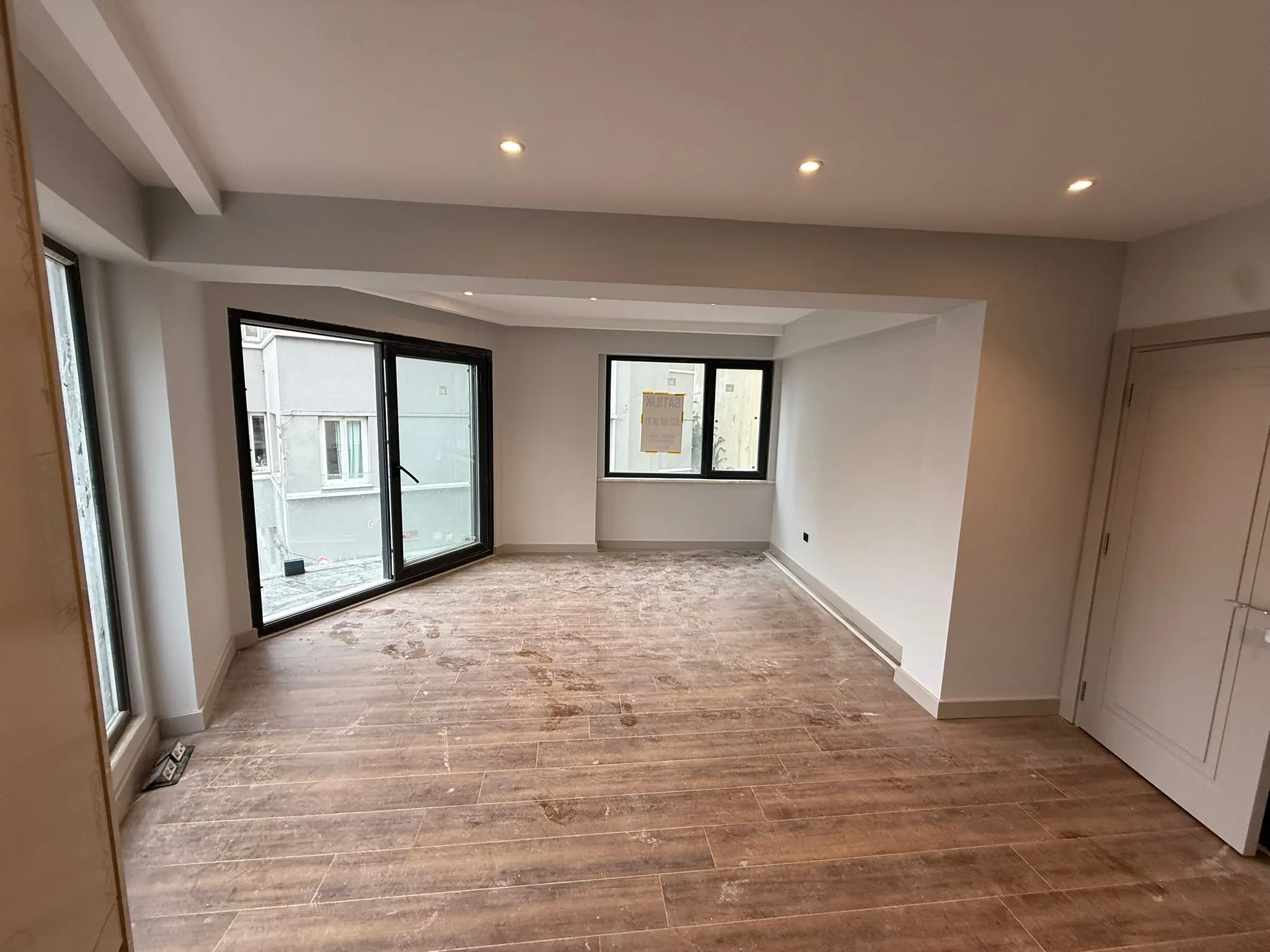 Spacious lounge